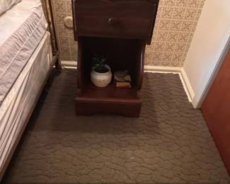 Ethan Allen Solid Maple Colonial Early American Nightstand