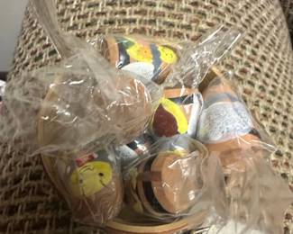 Beehive Honey Pot with Daisy Lid and Dipper Set second image