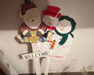 Glitzhome Wooden Santa and Snowman Christmas Welcome Sign