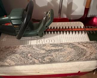 Black  Decker Electric Hedge Trimmer