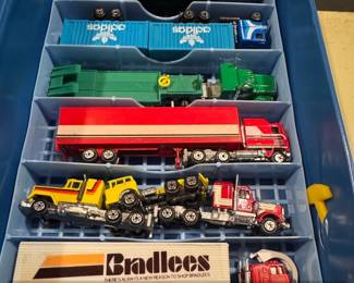Matchbox Highway Truck Case with Mini Die Cast Trucks including BJ The Bear Kenworth K second image