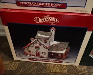 Lemax Dickensvale Collectibles Porcelain Lighted House