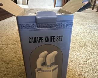 Piece Canap Knife Set with Ceramic Handles and Wooden Block