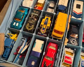 Vintage Matchbox Carry Case with Assorted DieCast Cars  fifth image