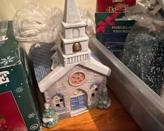 Lemax Dickensvale Collection Porcelain Church Figurine