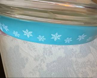 Pyrex Snowflake Blue Divided Casserole Dish second image