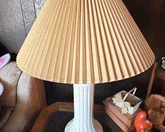 Vintage Pleated Fabric Table Lamp