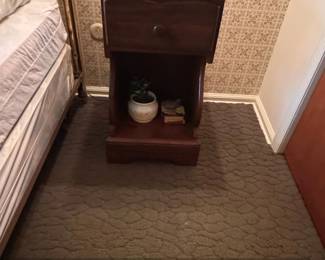 Ethan Allen Solid Maple Colonial Early American Nightstand