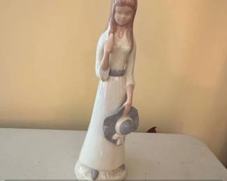 Porcelain Figurine of a Woman with a Hat by Miquel Requena