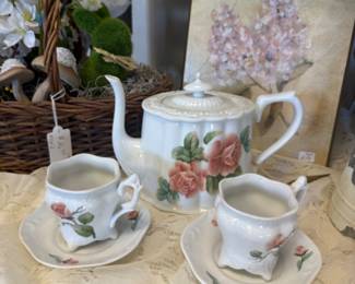 Poppytrail Vernon Rose teapot and cup and saucer set
