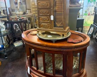 vintage mahogany Queen Anne style display cabinet