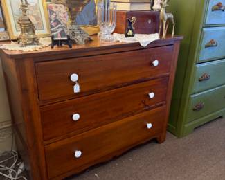 antique wooden 3-drawer chest of drawers or dresser