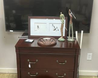 TV's and golfing decor