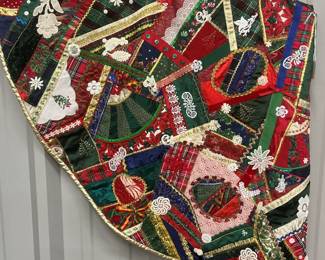 Handmade tree skirt - you HAVE to see this! 