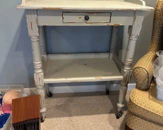 Versitile Table on wheels!