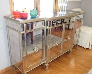 MIRRORED BUFFET