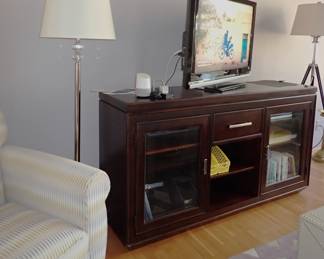 FLOOR LAMP - ENTERMENT CENTER - TV 