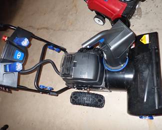 SNOW BLOWER