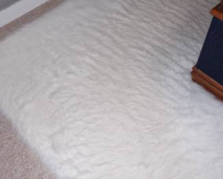 WHITE RUG