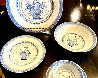 Service for 8 blue/white