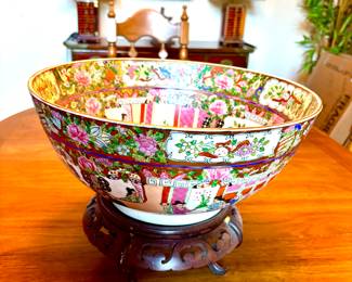 Vintage Famille Rose bowl on stand