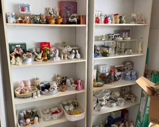 Hundreds of salt and pepper shakers. We will be selling individual and mystery boxes. 