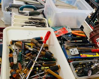 Tables and tables of hand tools 