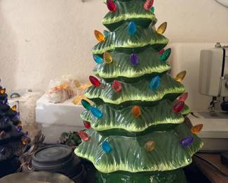 Mr. Christmas nostalgic ceramic lighted tree