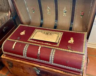 Dome top LeatherTrunk: interior view