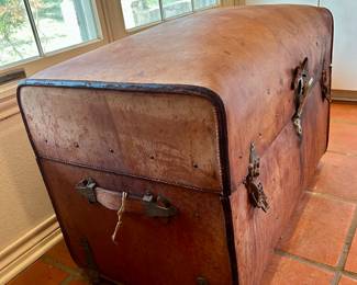 Dome top LeatherTrunk