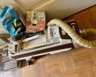 Electrolux vacuum with attachments, works powerfully