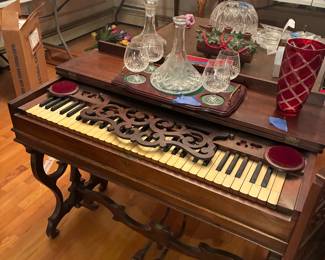 $10 Antique Pump Organ
