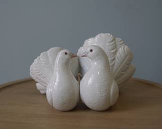 Lladro kissing doves
