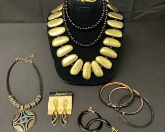 CT159Black And Gold Costume Jewelry