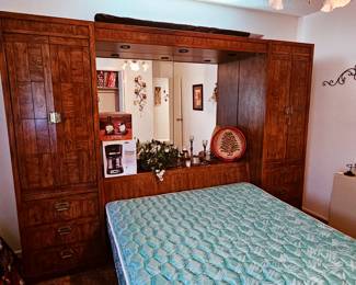 Queen Drexel heritage bed. Mattress included