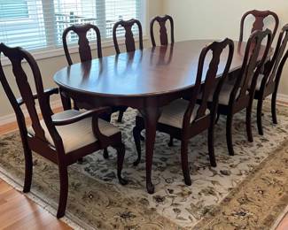 104 PennsylvaniaHouseSolidWoodTableand8MatchingChairs