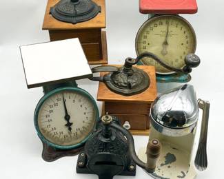 125 VintageandAntiqueScalesGrindersandJuicer