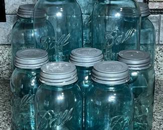 101 TenVintageMediumandLargeSizedBallJars