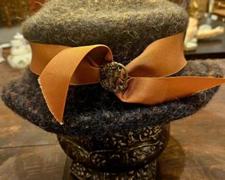 Gorgeous vintage Brown and Grey wool cloche hat with ribbon and art nouveau broche