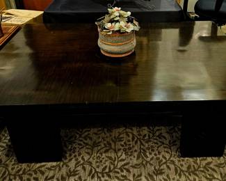 Massive mahogony table, low to ground