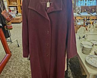Max Mara plum colored coat, merino wool and cashmere blend, size 2, Italy. Gorgeous.