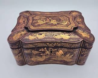 Stunning Chinese  Export Tea caddy with pewter insery, 1820 c.