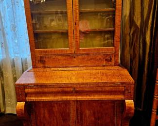 Stunning desk tiger wood