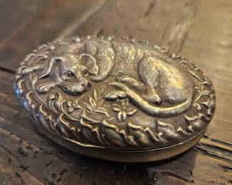 Snuff Box with Dog, carnelian eyes, 19th c.