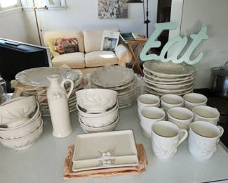 Williams-Sonoma dishware, Tuscan Olive pattern, excellent condition, was wrapped in basement. Service for 8 of: dinner plates, salad plates, soup bowls, cereal bowls & mugs, plus olive oil dispenser and 4 cheese plates. 