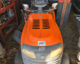 Husqvarna Riding Lawnmower Briggs & Stratton Engine 18.5 HP 42 in Cut