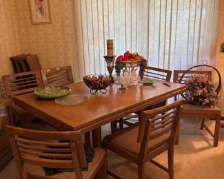MCM DINING ROOM TABLE THAT MATCHES CHINA CABINET