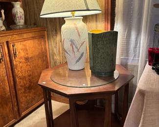 MCM END TABLE, LAMP