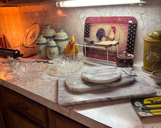 MARBLE KITCHEN ACCESSORIES
