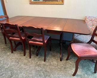 Dining Room Table, Chairs and Leafs
